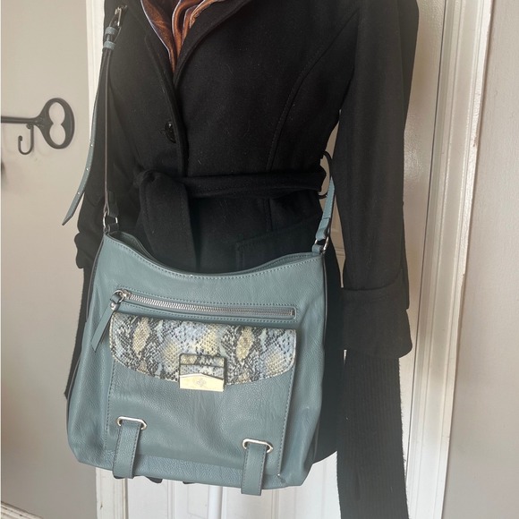 Simply Vera Vera Wang Crossbody Bag Blue Gray Snake Print Leather Purse - Picture 11 of 12